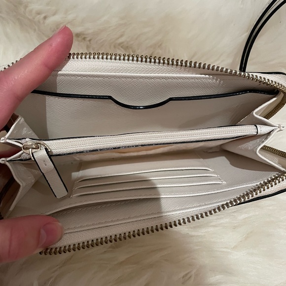 Authentic Kate Spade Two-toned Wristlet - Picture 3 of 3